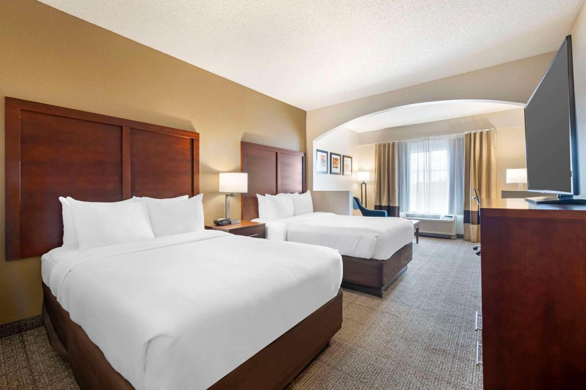 Suite with Two Double Beds - Non-Smoking,1639557162:JPEG